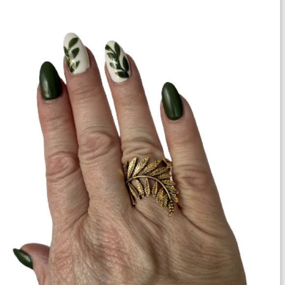 💜 SALE 2/$15 💜  🆕 PALM LEAF Gold Ring!!! - Picture 2 of 6